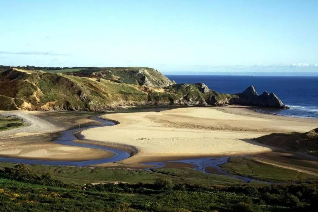 Luxe Living Guest House-Sleeps 6 -Family Friendly-Private Parking-Wifi-City-Beach Swansea Esterno foto